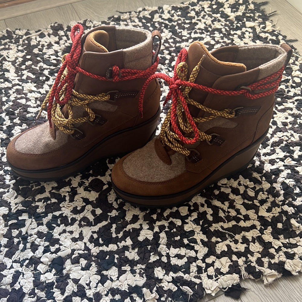 ❌SOLD❌ OTBT Winter Wedge